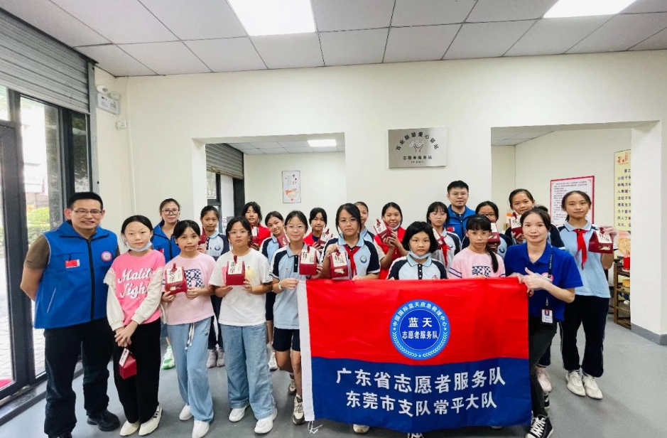 迎国庆蓝天志愿者爱心公益活动